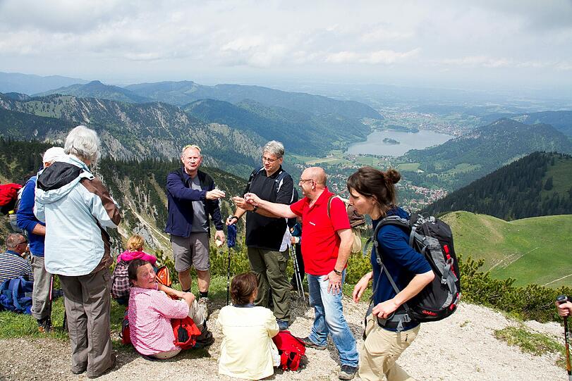 Verdient ist verdient: Die AZ-Truppe beim Gipfelschnaps.