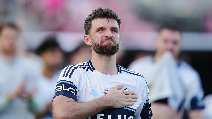 Thomas M&uuml;ller blickt skeptisch auf eine m&ouml;gliche WM-Teilnahme von Lionel Messi mit Argentinien. (Archivbild)