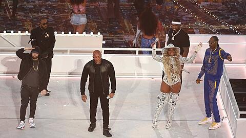 Super-Bowl-Halbzeitshow mit (v.l.) Eminem, Kendrick Lamar, Dr. Dre, Mary J. Blige, 50 Cent und Snoop Dogg.