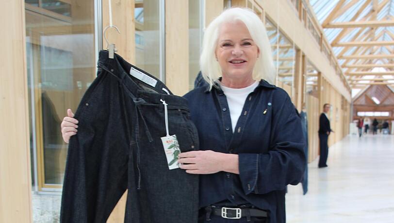 Eveline Sch&ouml;nleber ist die Gesch&auml;ftsf&uuml;hrerin von Europas gr&ouml;&szlig;ten Hosenhersteller Mac. Sie kam 1994 in das Unternehmen, das auf Nachhaltigkeit setzt.