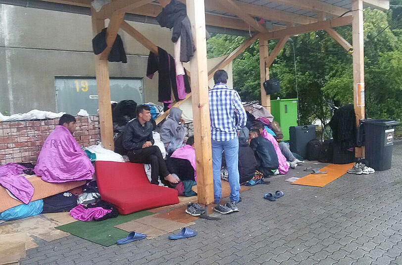 Nach über einem Monat vor der Bayernkaserne wurden die Flüchtlinge in einer Unterkunft in Moosburg untergebracht.