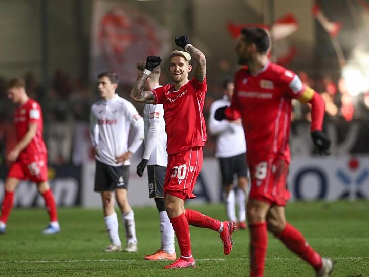 Dank eines Treffers von Robert Andrich (M) zitterte sich Union Berlin in Verl in die Runde der besten Acht.
