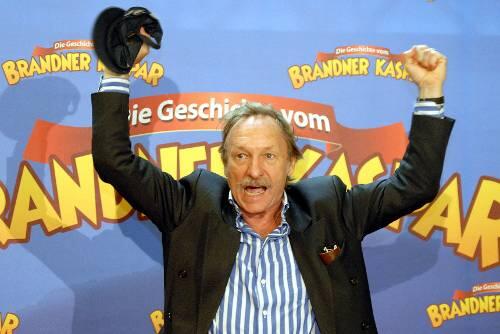 Siegerpose: Franz Xaver Kroetz.