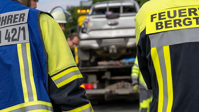 Das Auto soll sich mehrfach überschlagen haben. Das Auto soll sich mehrfach überschlagen haben.