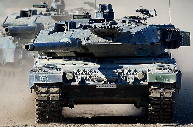 Kampfpanzer "Leopard 2 A6" während einer Bundeswehrübung im niedersächsischen Bergen.