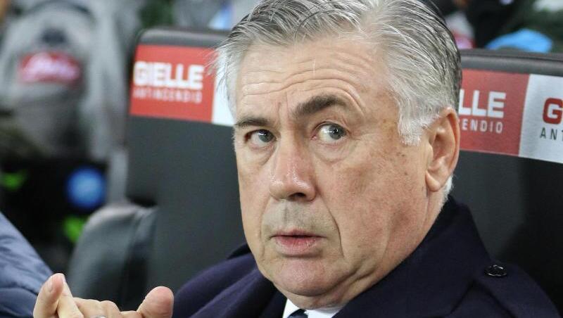 Carlo Ancelotti, frühere Coach des FC Bayern München, schlägt die Hände zusammen. Foto: Gabriele Menis/ANSA/dpa/Archivbild Carlo Ancelotti, frühere Coach des FC Bayern München, schlägt die Hände zusammen. Foto: Gabriele Menis/ANSA/dpa/Archivbild