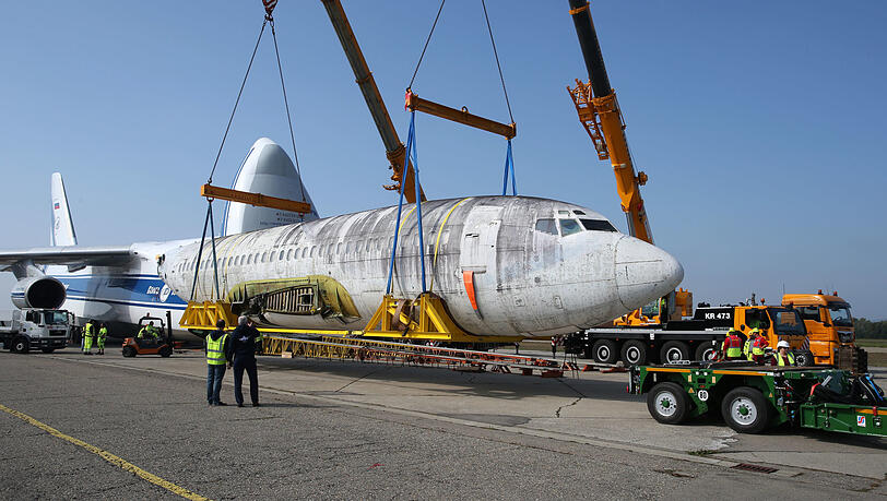 So sieht die Maschine inzwischen aus: Die "Landshut" wird in Friedrichshafen 2017 verladen. So sieht die Maschine inzwischen aus: Die "Landshut" wird in Friedrichshafen 2017 verladen.