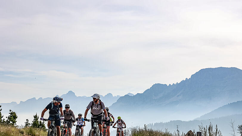 Geführte Bikeabenteuer: erkunden Sie bei einer Tour mit Chef Klaus die Dolomitenregion auf 2 Rädern. Geführte Bikeabenteuer: erkunden Sie bei einer Tour mit Chef Klaus die Dolomitenregion auf 2 Rädern.