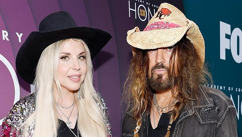 Der Rosenkrieg zwischen Firerose und Billy Ray Cyrus nimmt Fahrt auf.