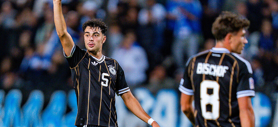 Bildeten gegen Griechenland erneut die Doppelsechs: Aleksandar Pavlovic (links) und Tom Bischof.