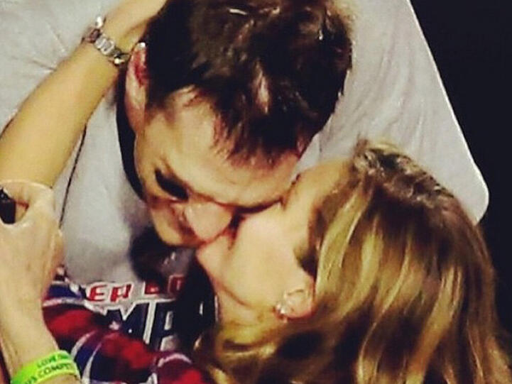 Gisele Bündchen gratuliert ihrem Tom Brady zum Sieg des Super Bowls