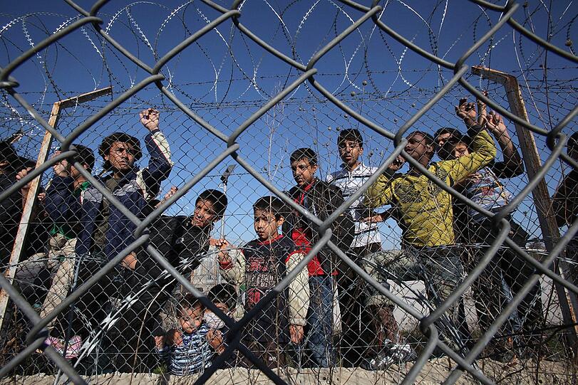 Griechenland lässt Flüchtlinge unkontrolliert weiterreisen. Das passt der EU nicht.
