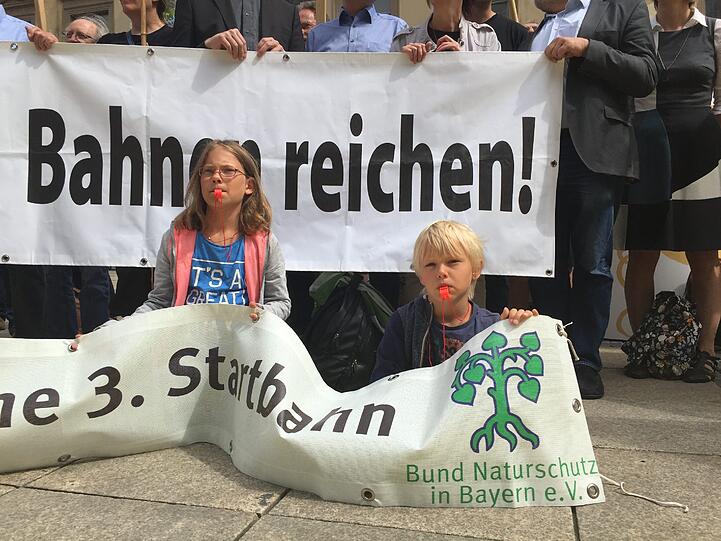 Protestdemo gegen die dritte Startbahn am Freitag in der Neuhauser Straße.