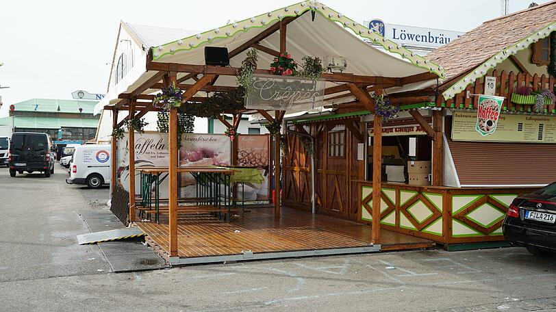 Bereits am Tag nach dem Wiesn-Kehraus haben die Abbau- und Aufräumarbeiten auf dem Oktoberfestgelände begonnen.