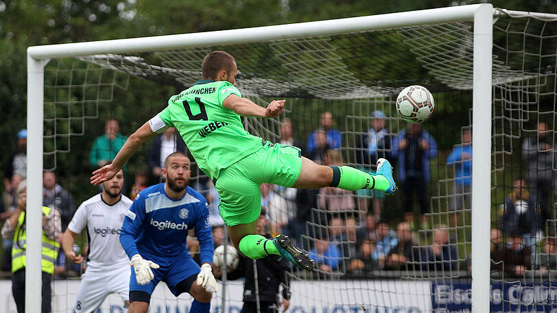 10. Spieltag: VfR Garching - TSV 1860 0:3. "King Karges" ist in Topform, trifft im Norden Münchens gleich doppelt. Bierofka reagiert auf den Gebhart-Schock, indem er drei Stürmer gleichzeitig bringt. In Garching funktioniert das prächtig. Torschützen: Karger (2x), Mölders