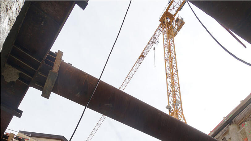 Die beiden wollten die Aussicht vom Kran an der Baustelle am Sendlinger Tor genießen.