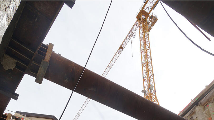 Die beiden wollten die Aussicht vom Kran an der Baustelle am Sendlinger Tor genießen. Die beiden wollten die Aussicht vom Kran an der Baustelle am Sendlinger Tor genießen.