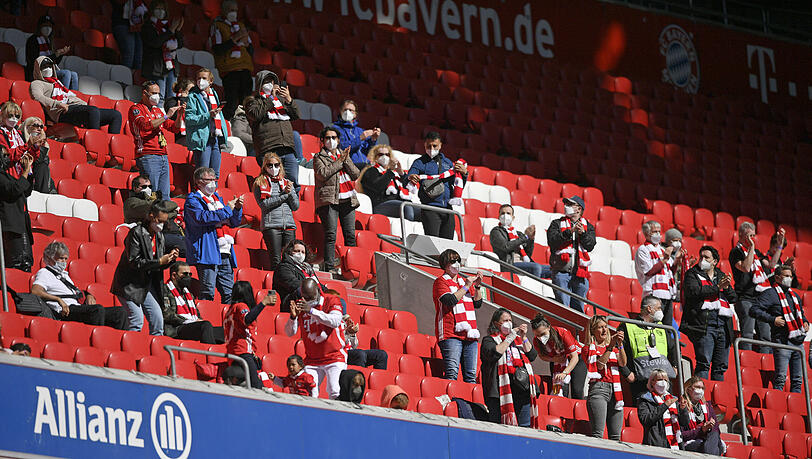 Insgesamt durften 250 Zuschauer zum Heimspiel gegen den FC Augsburg. Insgesamt durften 250 Zuschauer zum Heimspiel gegen den FC Augsburg.
