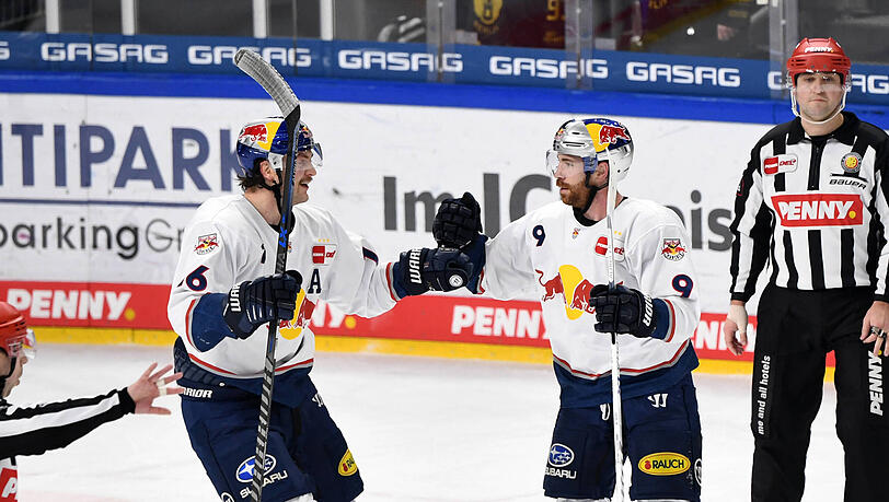Der EHC München schlägt die Eisbären Berlin.