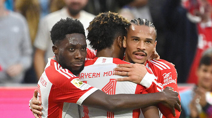 Den SC Freiburg wollte Thomas Tuchel vor allem über die Flügel knacken. Kingsley Coman (m.) und Leroy Sané (l.) lieferten teilweise herausragend.