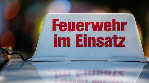 Die Familie kam mit Verdacht auf Rauchvergiftung ins Krankenhaus. (Symbolbild)