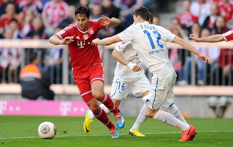 CLAUDIO PIZARRO: NOTE 2.
Er ist (recht) alt, er ist langsamer geworden, hin und wieder auch etwas hüftsteif. Aber: Er machte zwei Tore und eineVorlage. Grandios. Der Mann des Spiels.