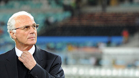 &bdquo;Mein Lebenswerk lasse ich mir nicht kaputt machen&ldquo;, sagt Franz Beckenbauer und gibt zu: &bdquo;Hinterher ist man immer schlauer.&ldquo;