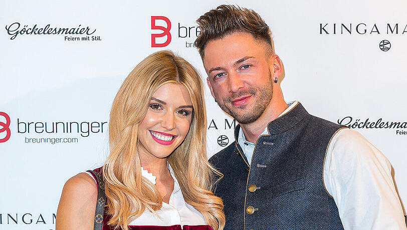 Gerda Lewis und ihr Keno geben ihr gemeinsames Red-Carpet-Debüt beim Opening des Kinga Mathe-Stores in Stuttgart Gerda Lewis und ihr Keno geben ihr gemeinsames Red-Carpet-Debüt beim Opening des Kinga Mathe-Stores in Stuttgart