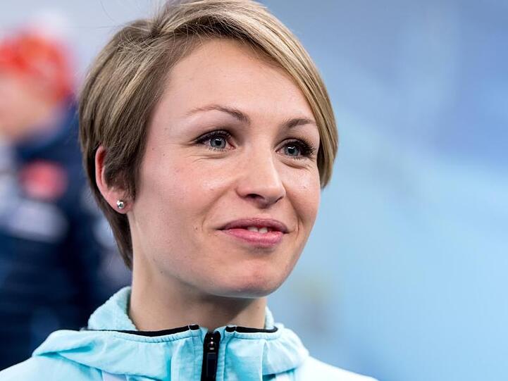 Die ehemalige Biathletin Magdalena Neuner spricht während einer Pressekonferenz. Foto: Sven Hoppe/dpa