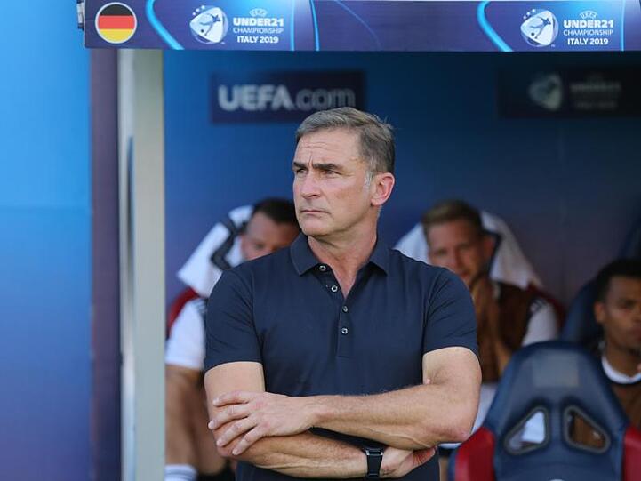 Stefan Kuntz ändert seine Startelf im EM-Endspiel gegen Spanien auf zwei Positionen.