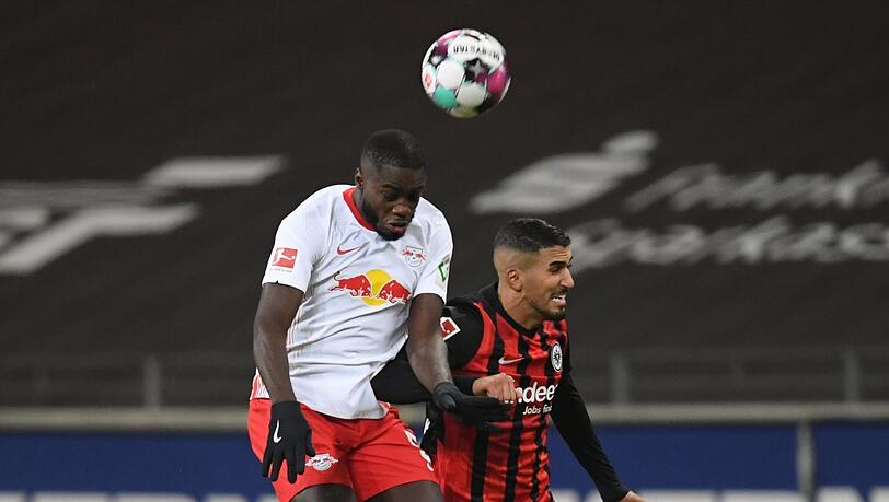 Kopfballstark und auch am Boden stabil: Dayot Upamecano (l.).