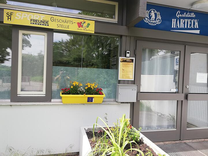 "Vielen DANK an Lotto und die Abendzeitung für den tollen Blumenkasten! Ich habe ihn gleich in die Geschäftsstelle bzw. das Vereinsheim meines Judovereins gebracht, denn zu unseren Vereinsfarben (gelb/schwarz) passt er wunderbar."