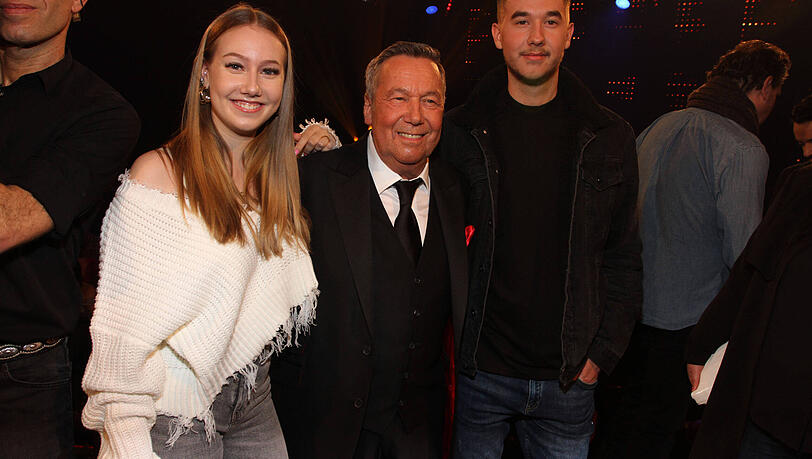 2019: Roland Kaisers Kinder suchen zwar das Rampenlicht nicht selbst, stehen jedoch trotzdem fest an seiner Seite. 2019: Roland Kaisers Kinder suchen zwar das Rampenlicht nicht selbst, stehen jedoch trotzdem fest an seiner Seite.