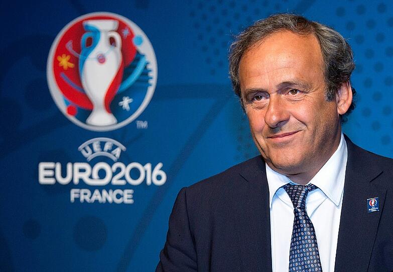 Uefa-Präsident Michel Platini und das Logo der EM 2016.