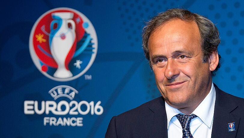 Uefa-Präsident Michel Platini und das Logo der EM 2016. Uefa-Präsident Michel Platini und das Logo der EM 2016.