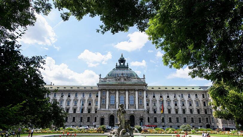 Der Justizpalast in München. Der Justizpalast in München.