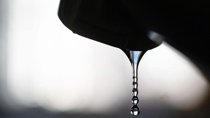 Die Menschen sollen ihr Trinkwasser vorerst abkochen. (Symbolbild)