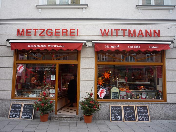 Schaufenster voller Fleisch und Wurstwaren, draußen handbemalte Kreidetafeln: So kennen die Haidhauser die Metzgerei in der Inneren Wiener Straße.
