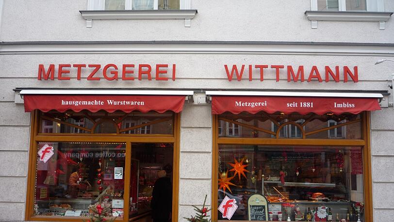 Schaufenster voller Fleisch und Wurstwaren, draußen handbemalte Kreidetafeln: So kennen die Haidhauser die Metzgerei in der Inneren Wiener Straße. Schaufenster voller Fleisch und Wurstwaren, draußen handbemalte Kreidetafeln: So kennen die Haidhauser die Metzgerei in der Inneren Wiener Straße.