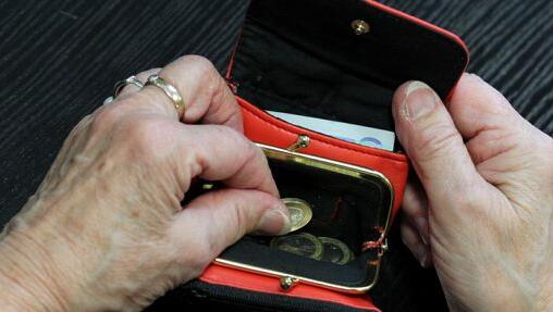 Die Frau sollte dem Trickdieb einen 500 Euro-Schein wechseln. Die Frau sollte dem Trickdieb einen 500 Euro-Schein wechseln.
