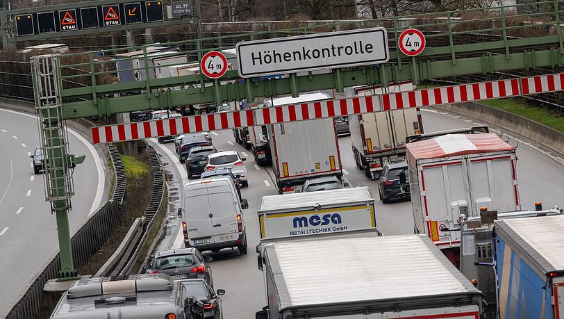 Auf der Autobahn 99 d&uuml;rfte wegen Ferienstarts in mehreren Bundesl&auml;ndern ohnehin viel Verkehr herrschen. (Archivbild)