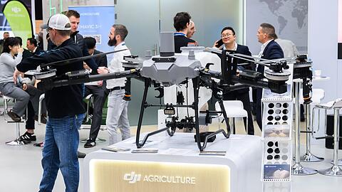 Eine Drohne des chinesischen Herstellers DJI. Die USA verh&auml;ngen neue Z&ouml;lle von bis zu 100 Prozent auf Drohnen aus dem Ausland. (Archivbild)