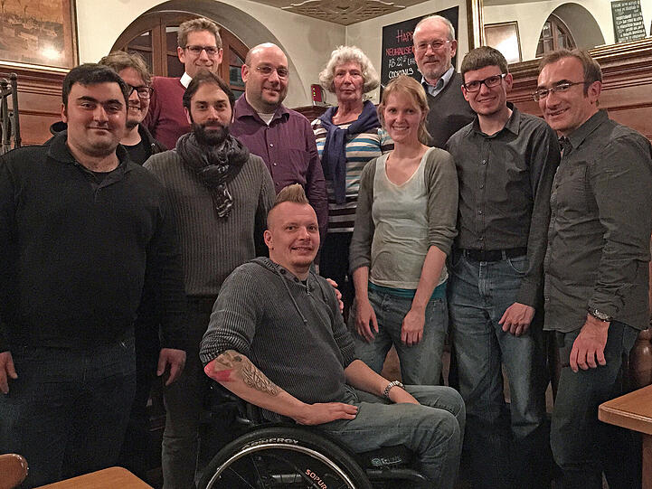 Der neue Vorstand des Neuhauser Ortsvereins der SPD
obere Reihe v.l.: Fritz Stadler, Daniel Abitor, Oliver Kahl, Apollonia Pramberger, Hans-Jörg Scheerer
Der neue Vorstand der SPD Neuhausen: Mitte v.l.: Cem Cavdar, Wolfgang C. Thoma, Anna Lena Mühlhäuser, Jörn Retterath, Christoph Petrik
Vorne: Christian Bauer