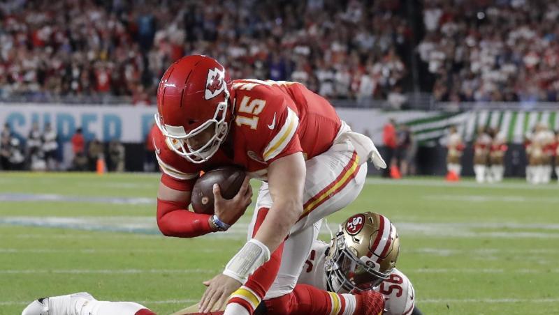 Star-Quarterback Patrick Mahomes von den Kansas City Chiefs führt sein Team zum Sieg. Star-Quarterback Patrick Mahomes von den Kansas City Chiefs führt sein Team zum Sieg.