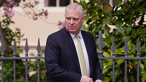 F&uuml;r Andrew Mountbatten-Windsor k&ouml;nnte seine Bekantschaft mit Jeffrey Epstein bald erneute juristische Folgen haben.