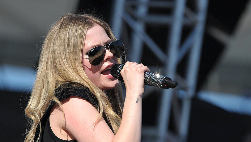 Avril Lavigne, hier bei einem Auftritt im Jahr 2013, will sich nach ihrer Krankheit nun wieder auf die Musik konzentrieren Avril Lavigne, hier bei einem Auftritt im Jahr 2013, will sich nach ihrer Krankheit nun wieder auf die Musik konzentrieren