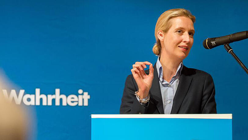 Die Spitzenkandidatin der AfD, Alice Weidel, spricht während des Wahlkampfauftaktes der AfD in Baden-Württemberg zur Bundestagswahl eine Rede.