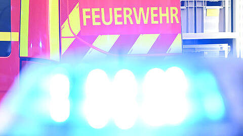 Ein Fahrzeug ist nach einem Unfall in einer Tiefgarage in Neuhausen in Flammen aufgegangen. (Symbolbild)
