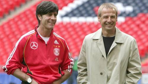Werden bei der WM 2010 nicht nochmal zusammenarbeiten: Bundestrainer Joachim Löw (l.) und sein Vorgänger Jürgen Klinsmann. Werden bei der WM 2010 nicht nochmal zusammenarbeiten: Bundestrainer Joachim Löw (l.) und sein Vorgänger Jürgen Klinsmann.