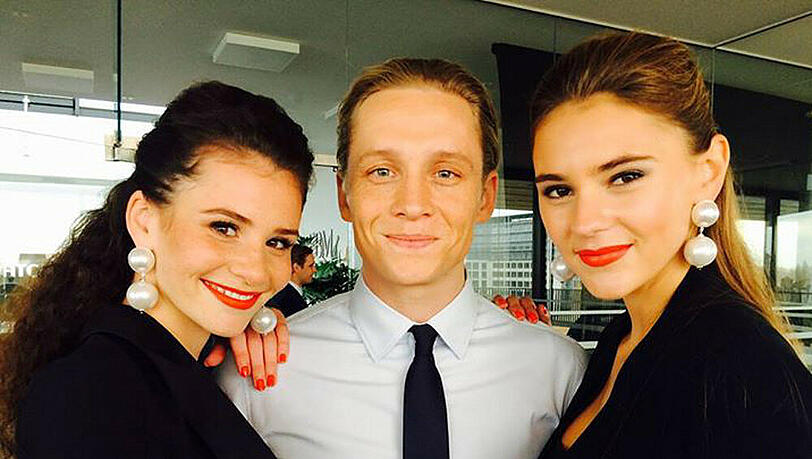 Matthias Schweighöfer (m.) mit Betty Taube (l.) und Stefanie Giesinger (r.) am Set von "Der Nanny" Matthias Schweighöfer (m.) mit Betty Taube (l.) und Stefanie Giesinger (r.) am Set von "Der Nanny"